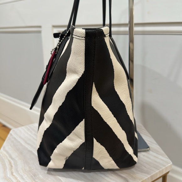 Coach Bag Leather Zebra Black and Cream Zebra Print Tote Bag - Picture 5 of 17